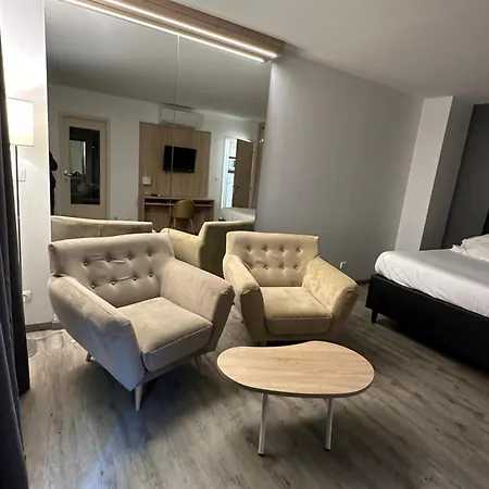 Beau 30m2, Piscine Et Jacuzzi Au Jardin D'eden, Dedie Aux Couples, Village Naturiste 아파트 아그