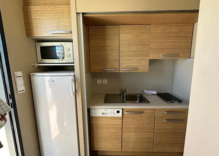 Beau 30m2, Piscine Et Jacuzzi Au Jardin D'eden, Dedie Aux Couples, Village Naturiste *